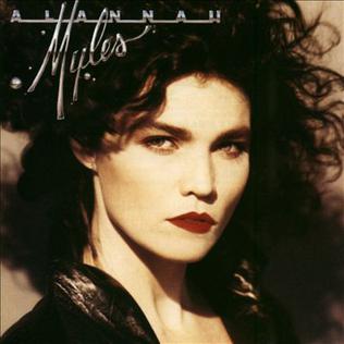 <div class="title"><span class="post-title">Comme du velours</span><span class="post-subtitle hvr-bounce-to-left"><span class="post-subtitle-icon">♪</span>Alannah Myles – Black Velvet</span></div>